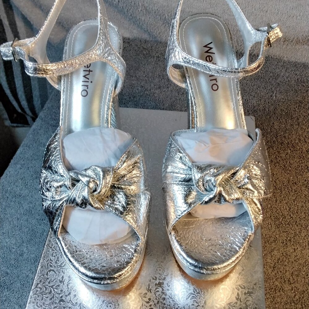 Womens Platform Block Heels Sandals Size 8 Silver Metallic Bow Ankle Strap Nib